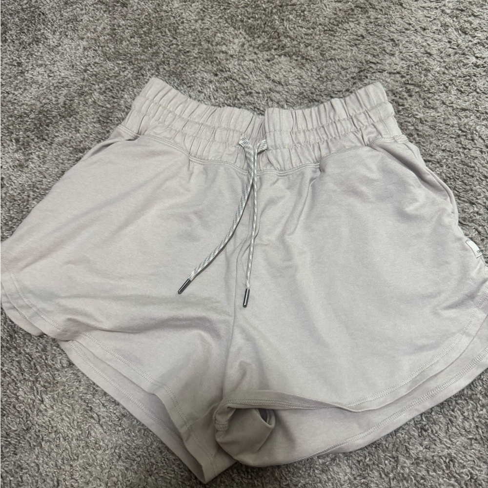 Vuori Shorts